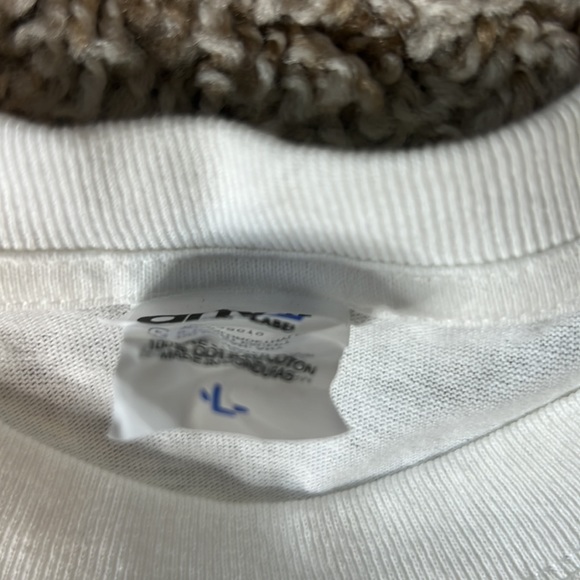 Signed Nestle Crunch T-shirt - Picture 3 of 5